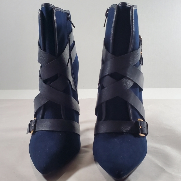 Shoe Dazzle Shoes - Strapped Botties in Navy Blue, size 9